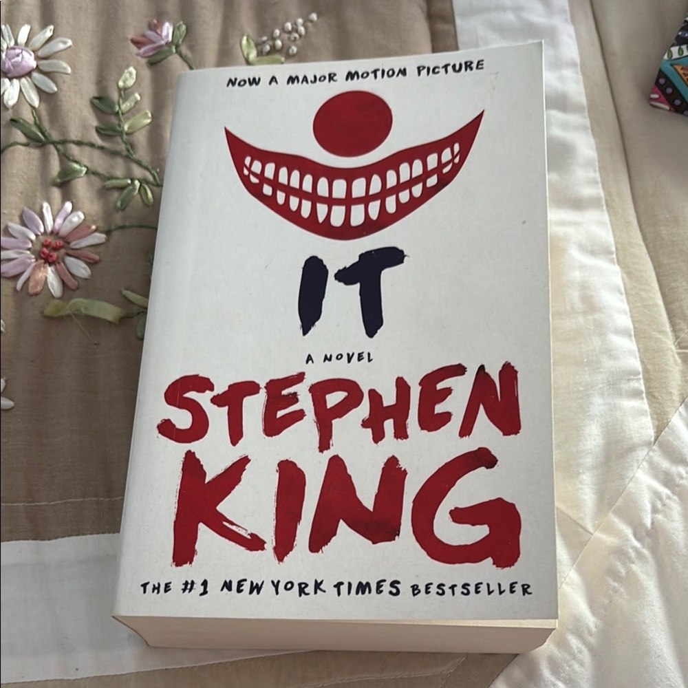 Stephen King 'IT' Novel EXCELLENT CONDITION
